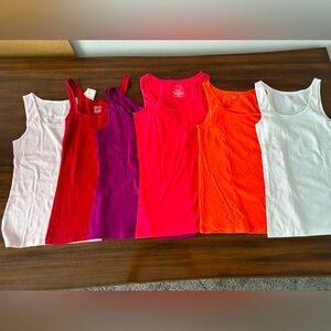 Set of (6) Women’s GAP Tanks